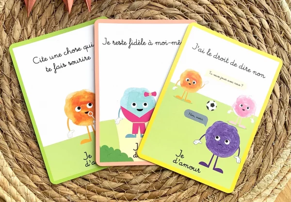 Jeu de cartes pour enfants qui favorisent l'affirmation de soi et la confiance en soi avec des personnages